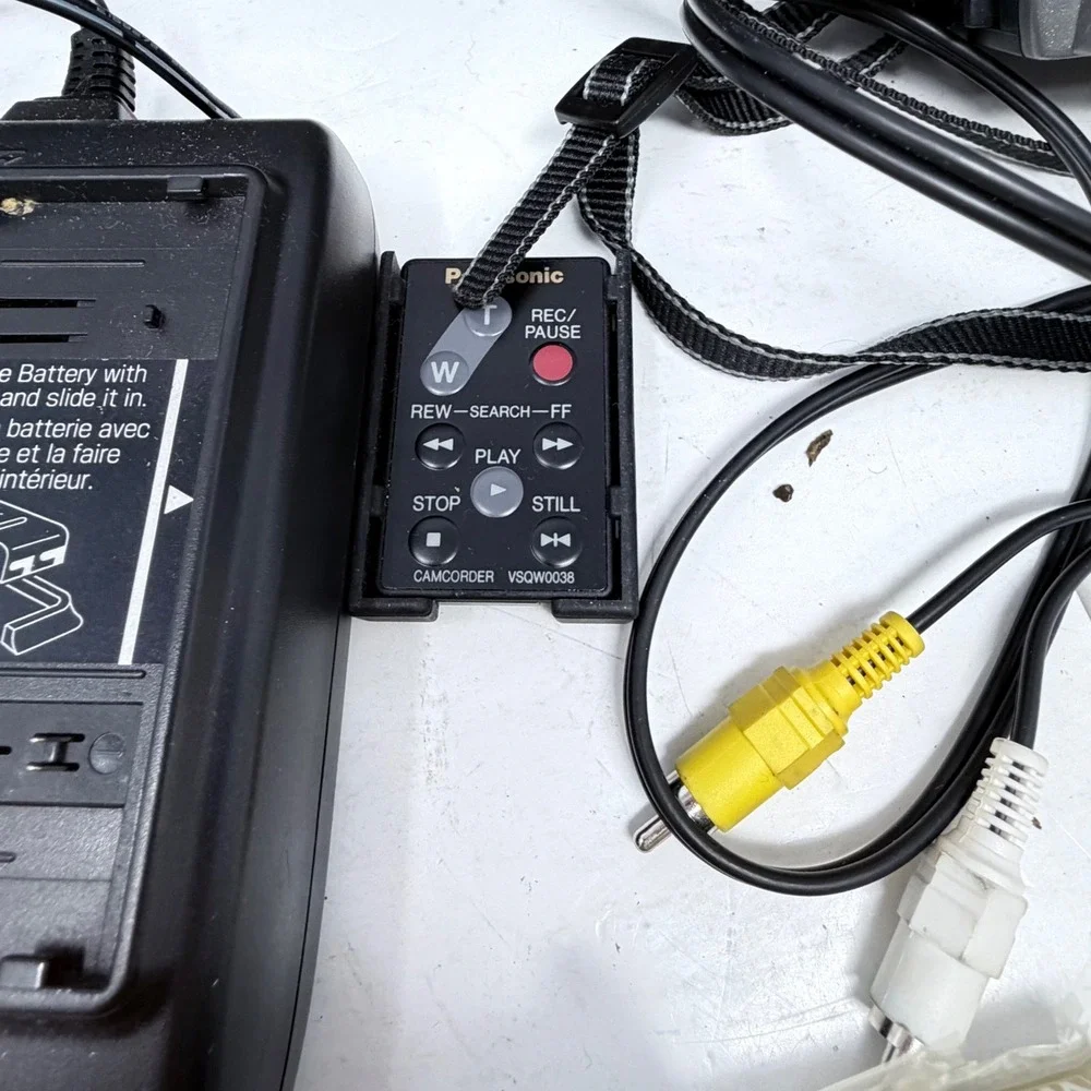Panasonic Palmcorder PV-L650D VHS-C Camcorder Bundle AC Adapter Remote Tapes